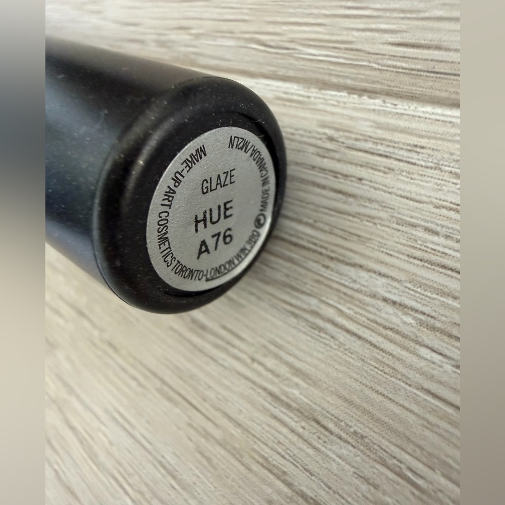 MAC Cosmetics Hue Lipstick. - Picture 6 of 6